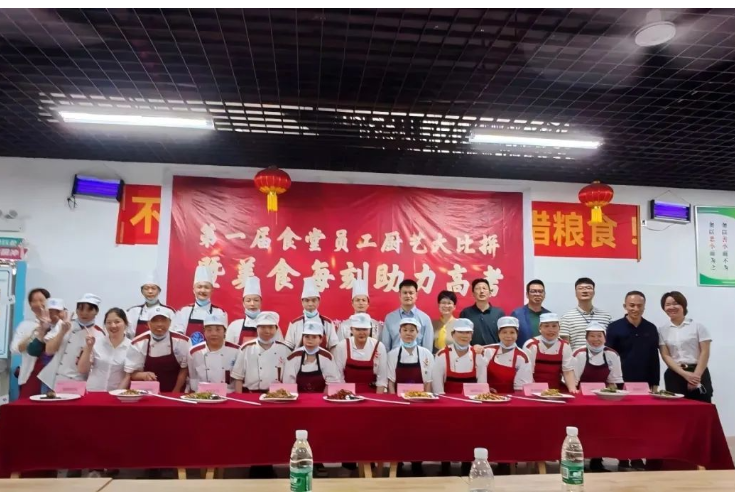 家校携手丨以“开放 多样 安全”重塑食堂新生态