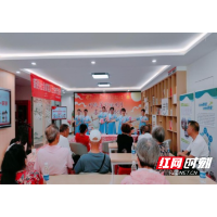 巧做莲灯映明月 喜迎中秋共清风