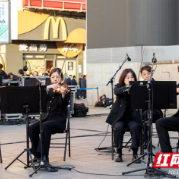 湘江之声乐动星城 城市交响惠民演出走进长沙五一商圈