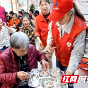 立冬饺子宴 情暖社区居民心