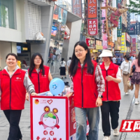 五一商圈“热”出圈 “满天星”志愿者“悦游天心”服务超圈粉