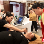 健康义诊进社区 贴心服务暖民心