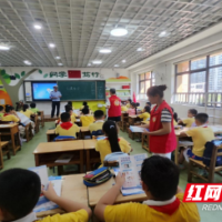 交通安全进校园 护航学子新学期