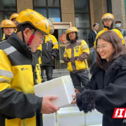 爱心早餐暖天心 300份关怀精准送达三类群体