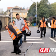 党建引领聚合力 共建服务小区道路焕新颜