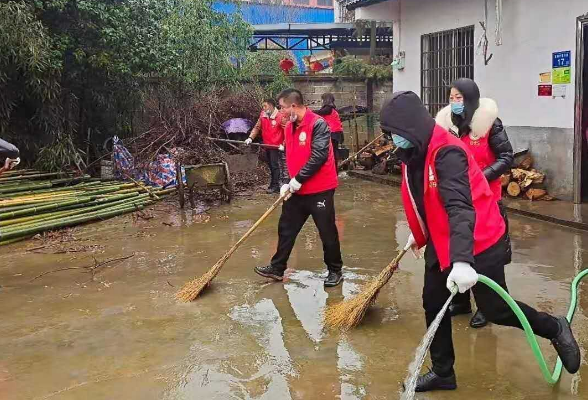 浏阳镇头镇：温暖自己留香他人 行动起来你我皆是“雷锋”