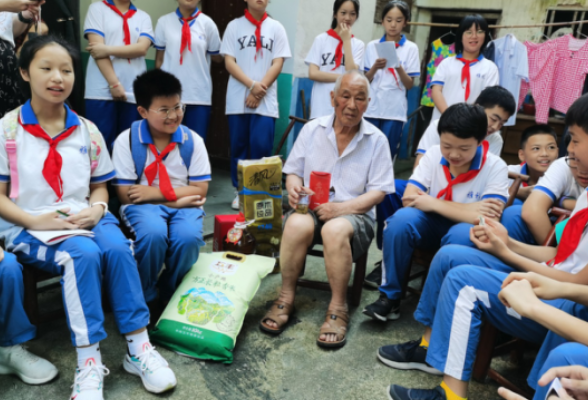 长沙开福区 ：75岁“中国好人”给青少年上党课 激发爱党热潮