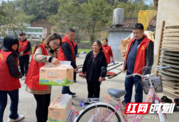浏阳市枨冲镇开展服务妇女的系列志愿活动