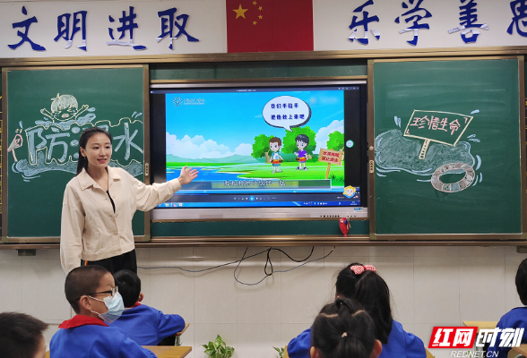 长沙雨花区砂子塘新世界小学：为学生拉起“防溺水”警戒线