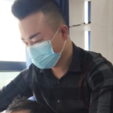 长沙县80后理发师义务为老兵理发 获点赞