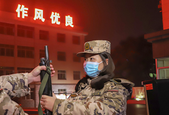 新春走基层 | 武警常德支队：除夕夜党员干部齐上阵 “暖心哨”温暖战士心