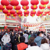 兔年第一天 这里年味儿浓，人气儿旺！