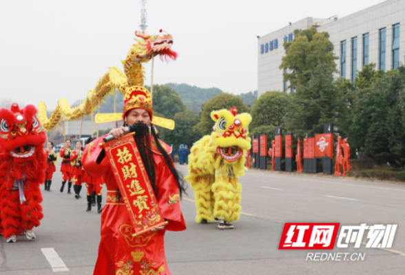 长沙县：传统民俗遇见“工业风” 舞龙舞狮庆贺“开门红”