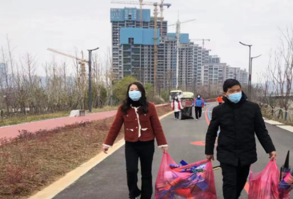 长沙雨花区：“小巷总理”保护“母亲河”的故事