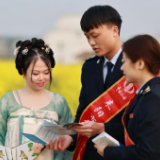 “春日经济”升温 税费服务送暖