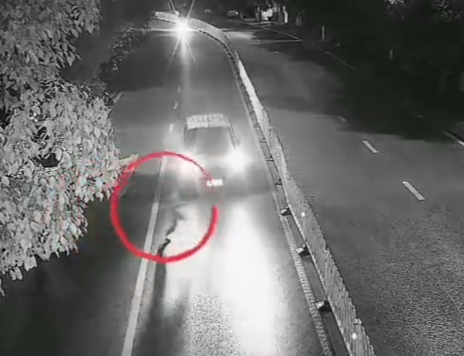 视频丨惊险一幕！7岁男童突然横穿马路被撞飞