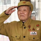 找到了!流沙中勇救男孩的他,身份不一般