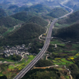 贵州：开创百姓富、生态美的多彩贵州新未来