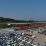 新华全媒+丨货物“跨山越海” 畅通经济循环——西部陆海新通道奏响“协奏曲”