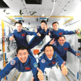 “我们在太空盖房子”