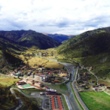 一川烟雨入画来|“悬崖江城”,大美雅江