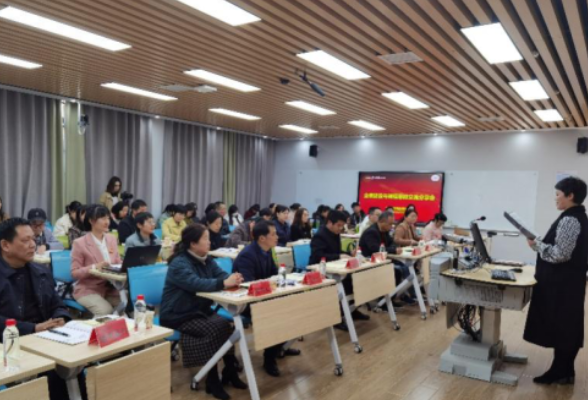 湖南一师文学与新闻传播学院举办课程思政教学沙龙