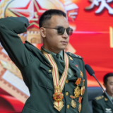 “杜富国！”“到！”