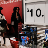 美民调：3/4美民众认为美国经济正陷入衰退