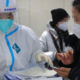 新华全媒+丨 确保急重症患者救治——发热门诊现场直击