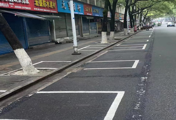 常德鼎城：施划1000多个停车位缓解停车难