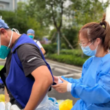 直面“烤”验丨大白们穿上了“冰马甲”