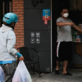 直面“烤”验 | 热浪中的“90后”女骑手