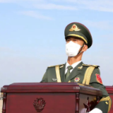 她说：“死都不怕，还怕什么？”