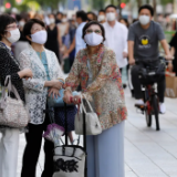 评论丨西方国家“躺平式”抗疫的灾害级“疗效”