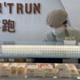 这家“无声”面包店 背后还有更多故事