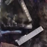 国际锐评丨“好几辆列车同时脱轨，一定是哪里出了问题！”