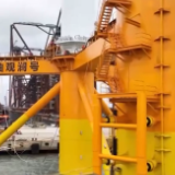 我国第一座深远海浮式风电平台启航