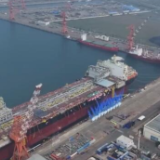 中国船厂交付全球首艘“海上石油加工厂”