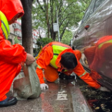 暴雨中，他们坚守在一线——京津冀防汛现场见闻