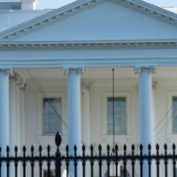 “美国媒体讳莫如深,其中必有文章”