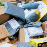 包裹会传播病毒吗？疫情期间取快递如何防护？