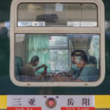 岳阳火车站首开至海南三亚的始发列车