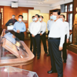 求是网评论员：一堂鲜活而又生动的党史课