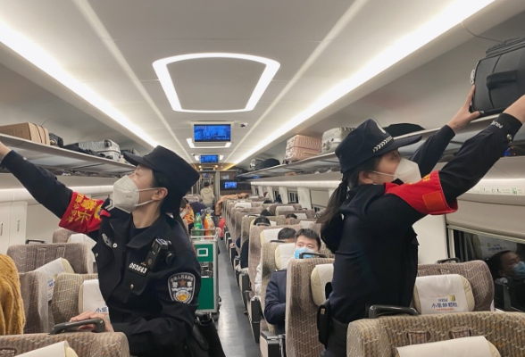 新春走基层丨湖南首支女子乘警分队迎来“周岁礼”