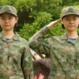 复制粘贴般的飒！双胞胎姐妹一同入伍成海军新兵