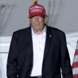 特朗普暗示2024年参选：为让美国回归荣耀，我可能得出马