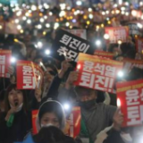 25万人集会，差评率61%的尹锡悦遭遇新危机