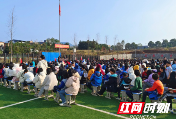 耒阳市人民法院：普法宣传进校园 用心用爱护成长