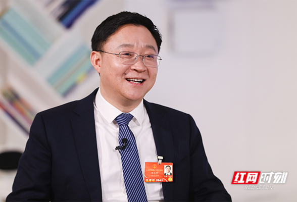 全国人大代表刘庆峰：利用人工智能加速推进老龄守护