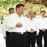 习近平在新疆吐鲁番市考察调研